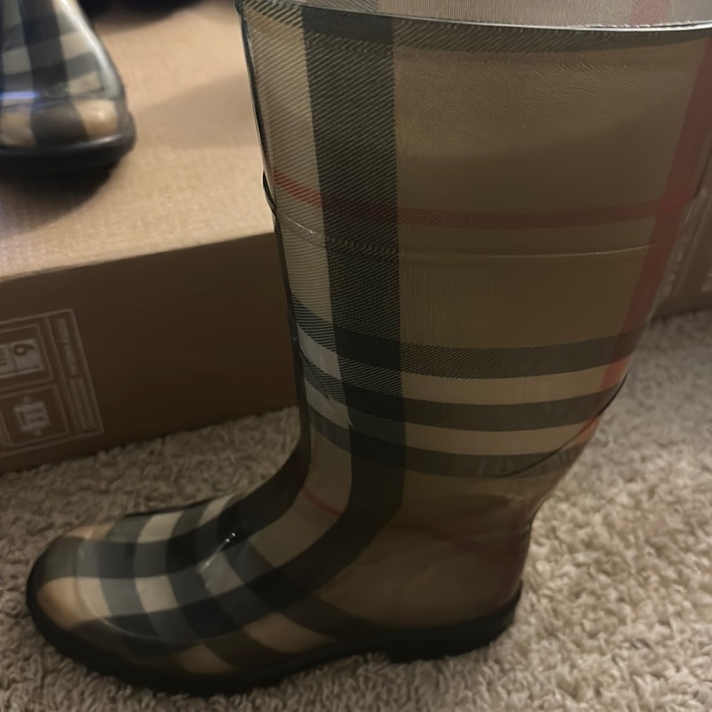 Rain boot